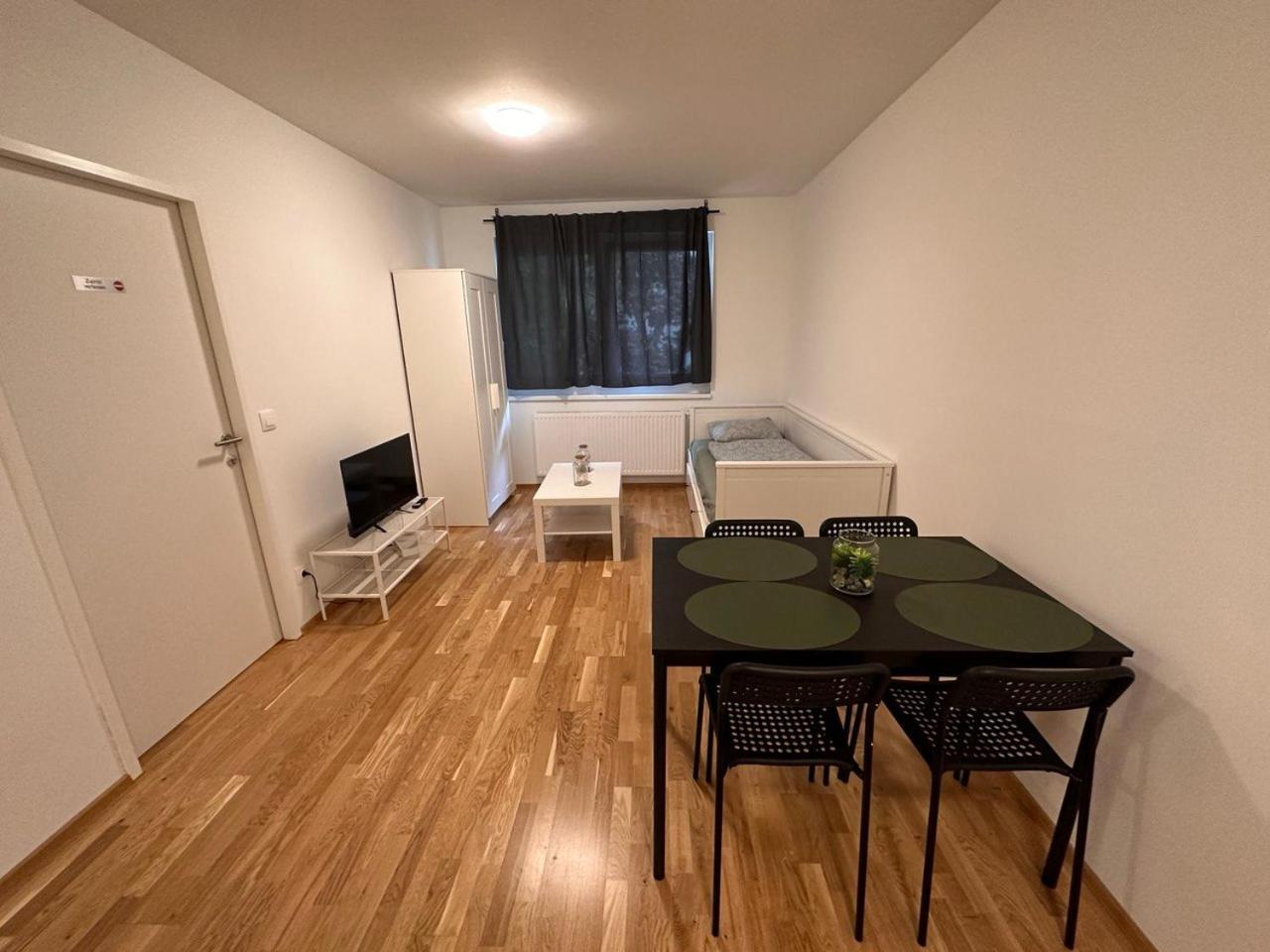 Muzeta11 - Modern Town Apartment With Balcony Вена Экстерьер фото